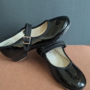 Capezio black tap shoes size 2